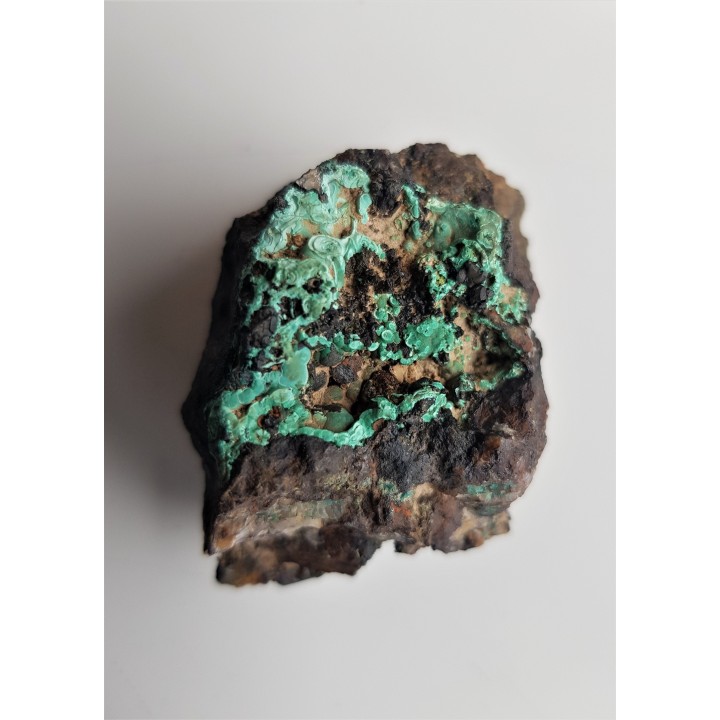 Malachit w żelaziaku brunatnym z Gór Kaczawskich