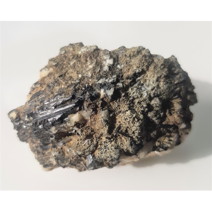 Turmaliny na szczotce skaleniowej z Łomnicy