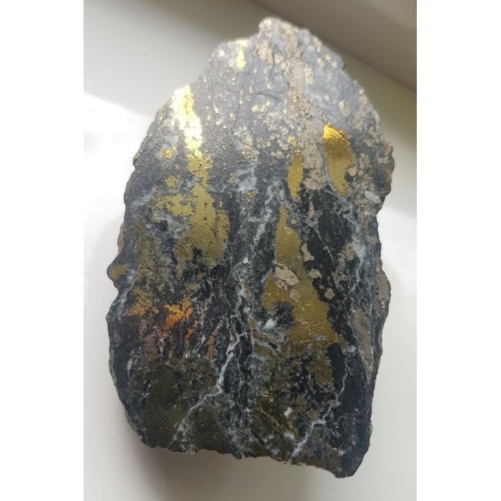 Polerowany fragment żyły kruszcowej z Miedzianki sudeckiej