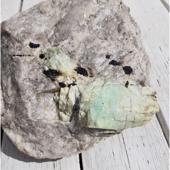 Masywny, duży kryształ berylu z Piławy Górnej