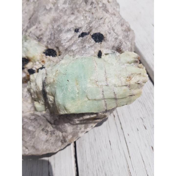 Masywny, duży kryształ berylu z Piławy Górnej