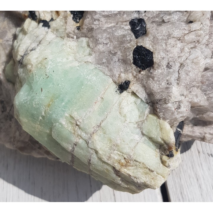 Masywny, duży kryształ berylu z Piławy Górnej