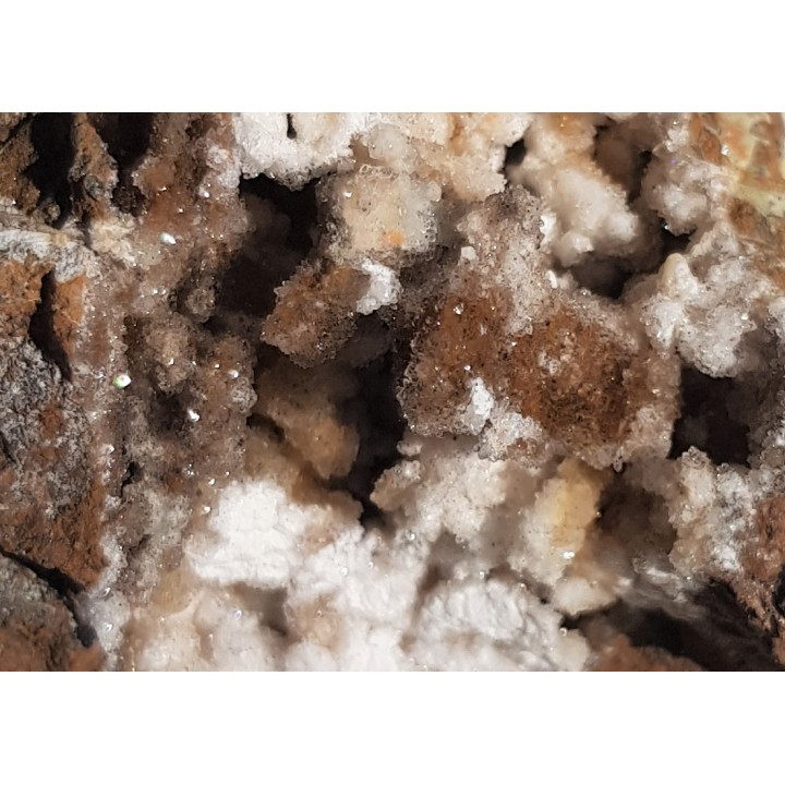 Skrzące się kwarce na magnezycie z Grochowej