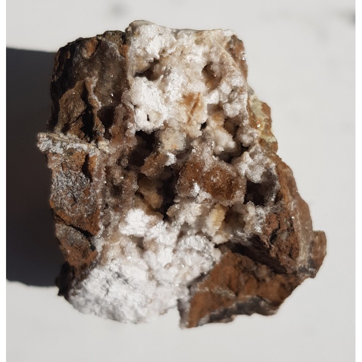 Skrzące się kwarce na magnezycie z Grochowej