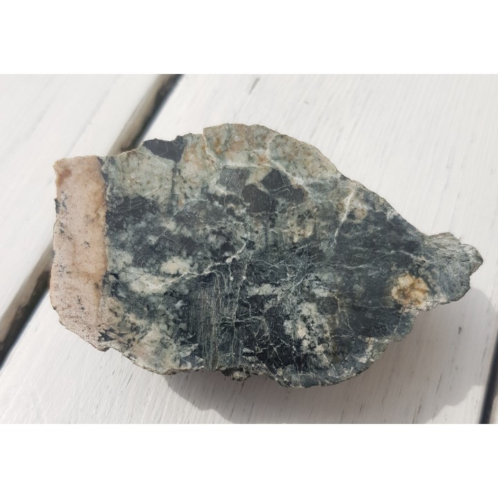 Skała z kontaktu gabra Ślęży z granitem