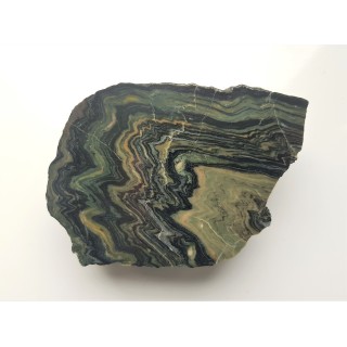 Piękny fałd w skarnie z Kowar