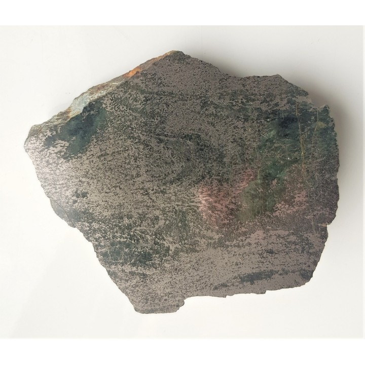 Zafałdowana ruda pirotynowa w skale amfibolowej z Kowar