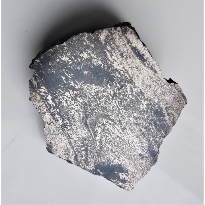 Zafałdowana ruda pirotynowa w skale amfibolowej z Kowar