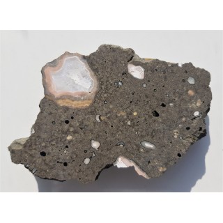 Agat z Lubiechowej w skale macierzystej