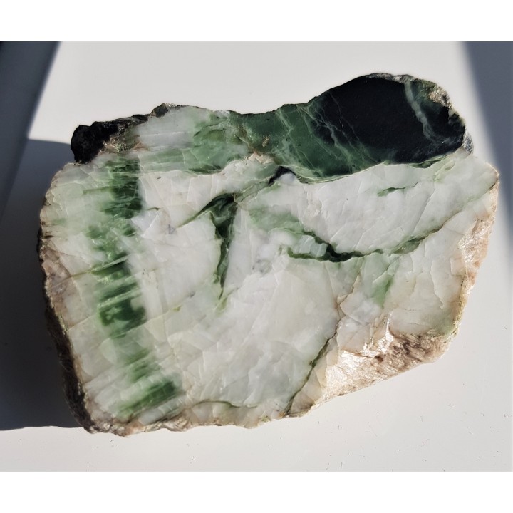 Polerowany dolomit z wrostkami serpentynu z Nasławic