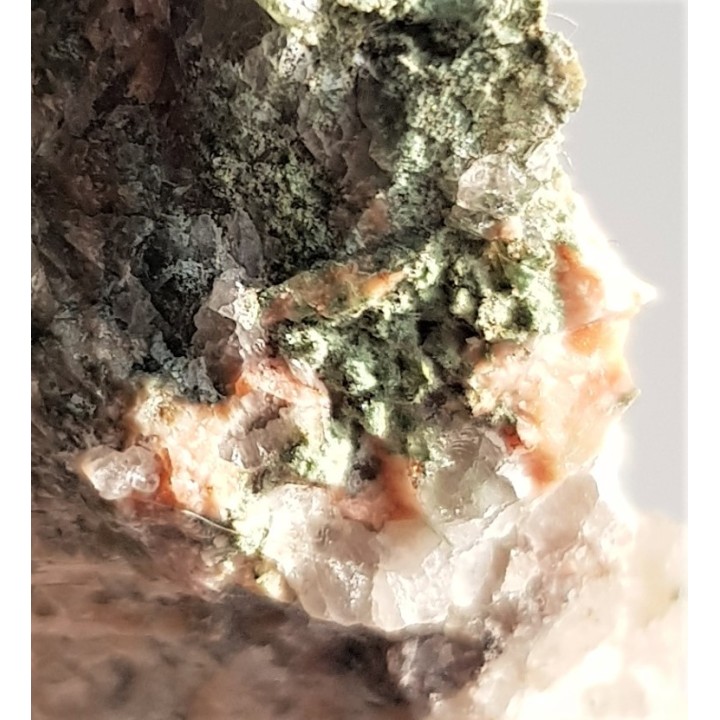 Rzadki minerał pegmatytów - pumpellyit