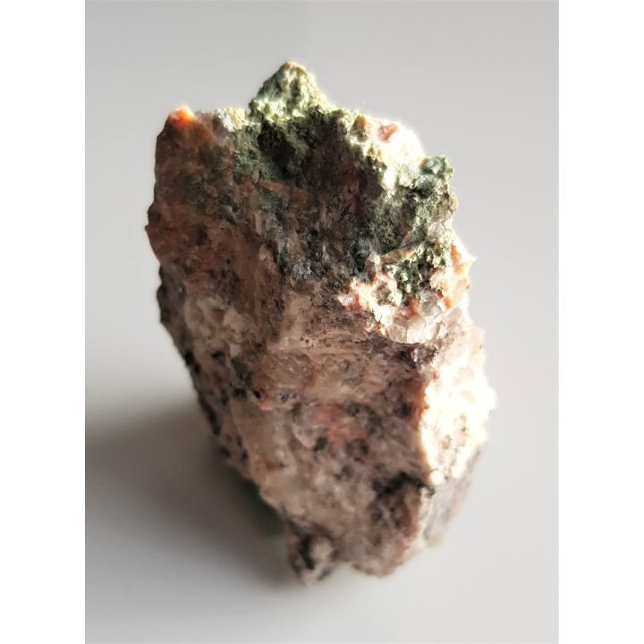 Rzadki minerał pegmatytów - pumpellyit