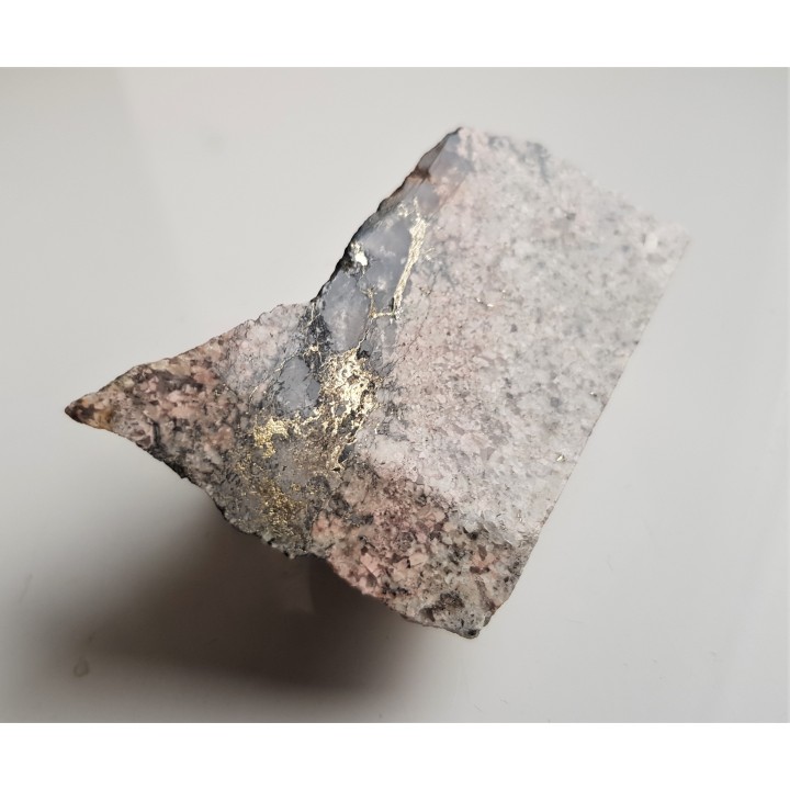 Okruszcowany aplogranit ze Szklarskiej Poręby Huty