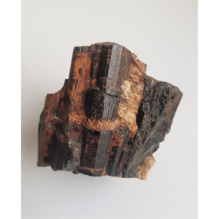 Piękny zrost kryształów szerlu z Gór Sowich