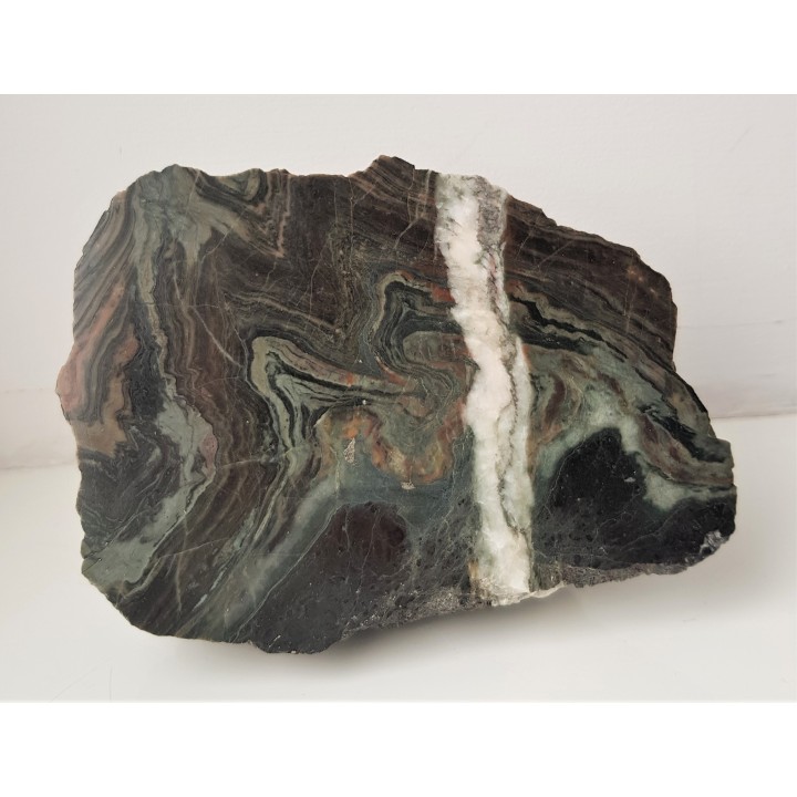 Piękny fałd w skarnie z Kowar