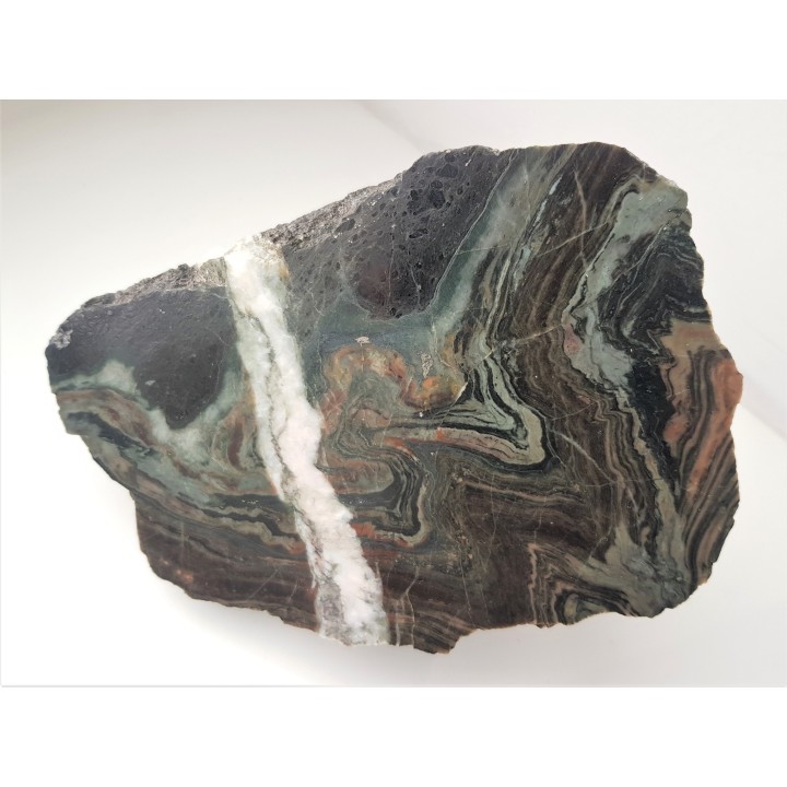 Piękny fałd w skarnie z Kowar