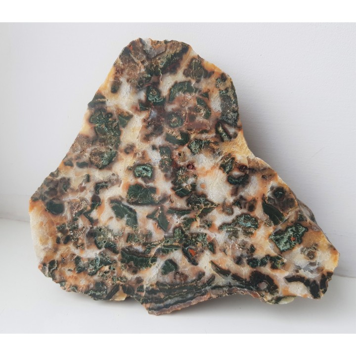 Intensywnie zielony jaspis w białym chalcedonie z aluwiów Nysy Kłodzkiej