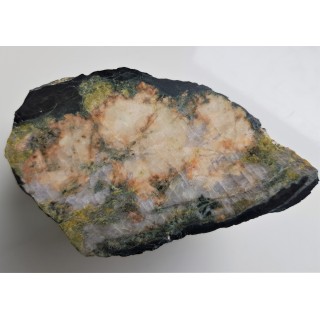 Żyłowa skała z pistacytem z Miedzianki w Sudetach