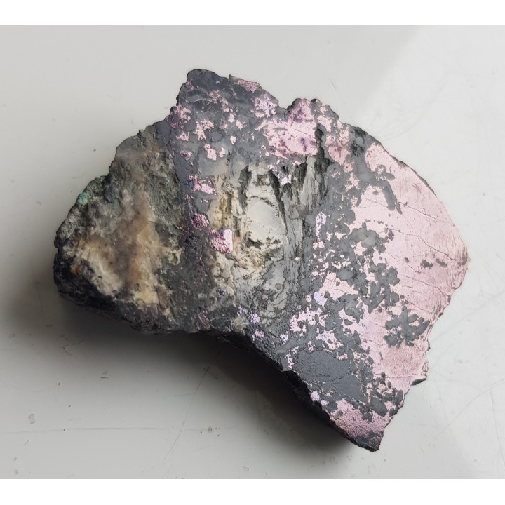 Okaz bornitu w żyle barytowej z Ciechanowic