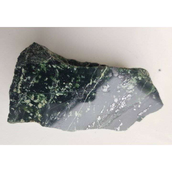 Okaz przeświecającego ofitu z Tąpadeł