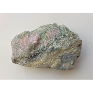 Zoisyt w skarnie magnezowym z Łażan k. Żarowa