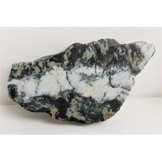 Ozdobny amfibolit ze złoża w Złotym Stoku