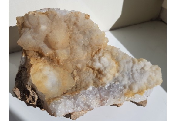 Pustka w dolomicie ze Sławniowic z kryształami kwarcu