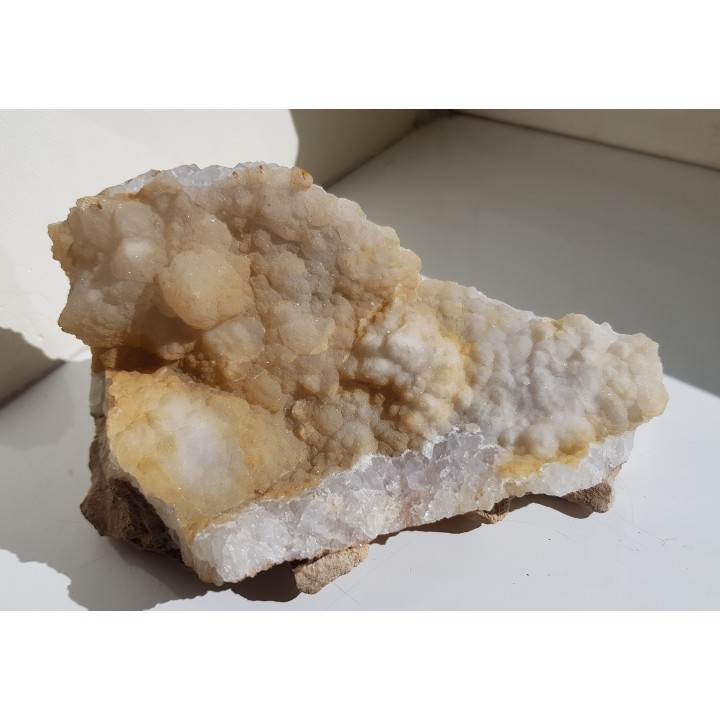 Pustka w dolomicie ze Sławniowic z kryształami kwarcu