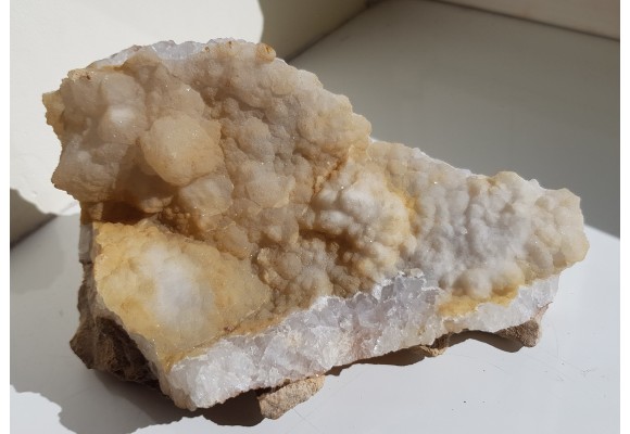 Pustka w dolomicie ze Sławniowic z kryształami kwarcu