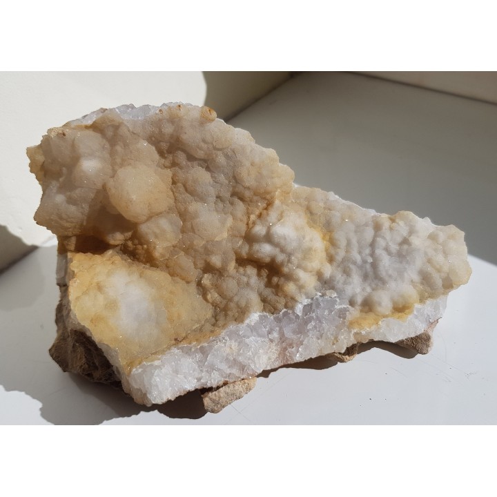 Pustka w dolomicie ze Sławniowic z kryształami kwarcu