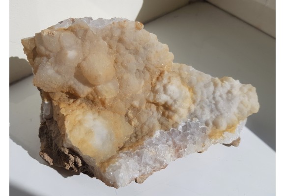 Pustka w dolomicie ze Sławniowic z kryształami kwarcu