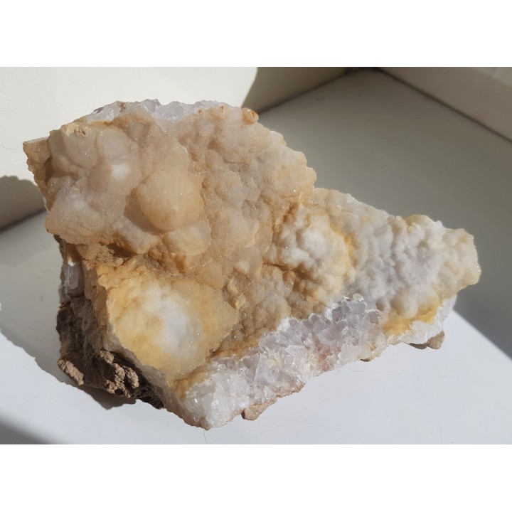 Pustka w dolomicie ze Sławniowic z kryształami kwarcu