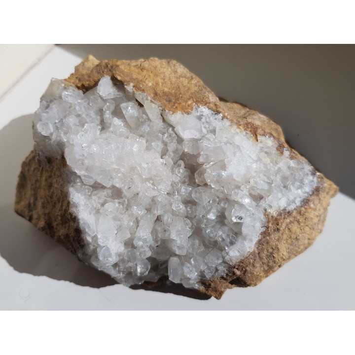 Pustka w dolomicie ze Sławniowic z kryształami kalcytu