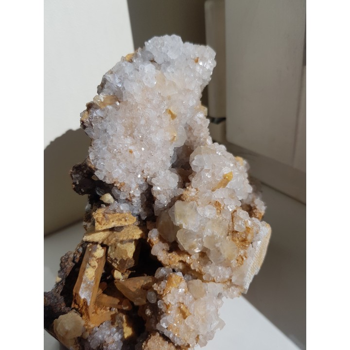 Piękna druza kwarcowo-kalcytowa w dolomicie ze Sławniowic