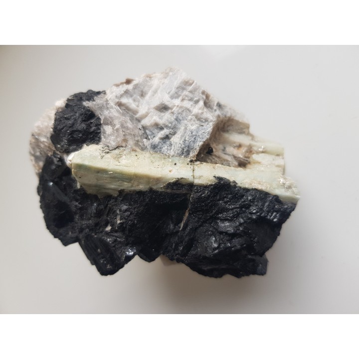 Piękny zrost kryształów berylu - "słońce berylowe"