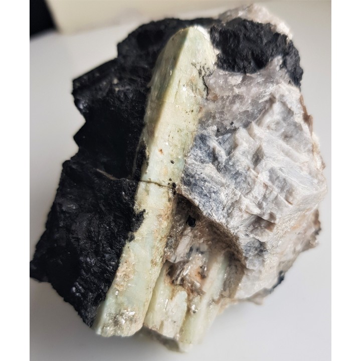 Piękny zrost kryształów berylu - "słońce berylowe"