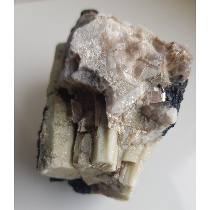 Piękny zrost kryształów berylu - "słońce berylowe"