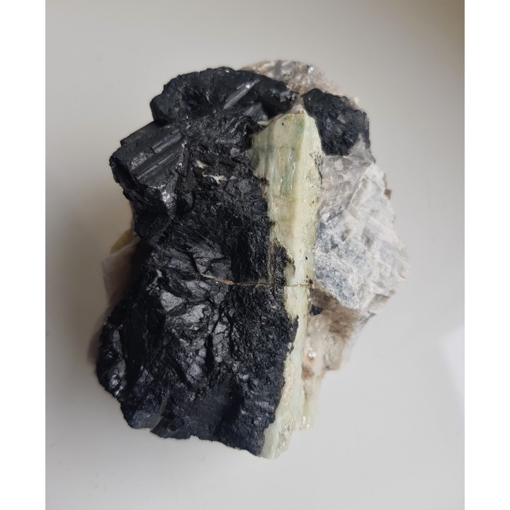 Piękny zrost kryształów berylu - "słońce berylowe"