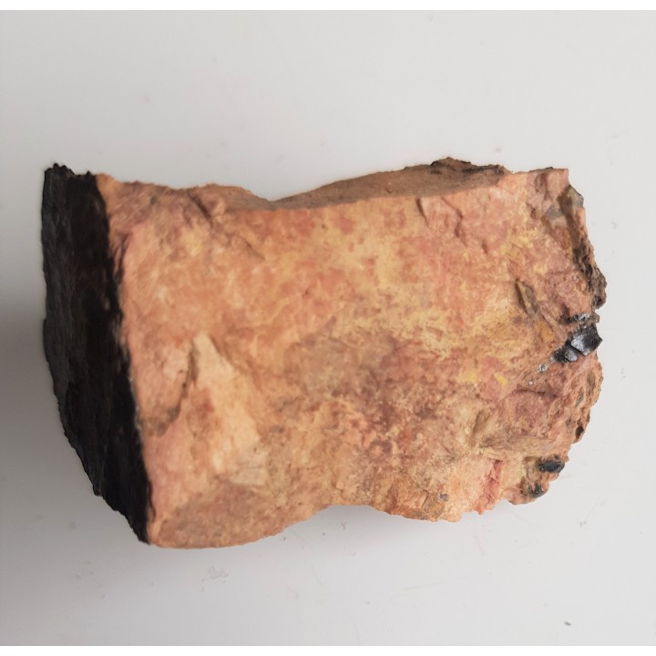 Fergusonit ze Skalnej Bramy k. Szklarskiej Poręby