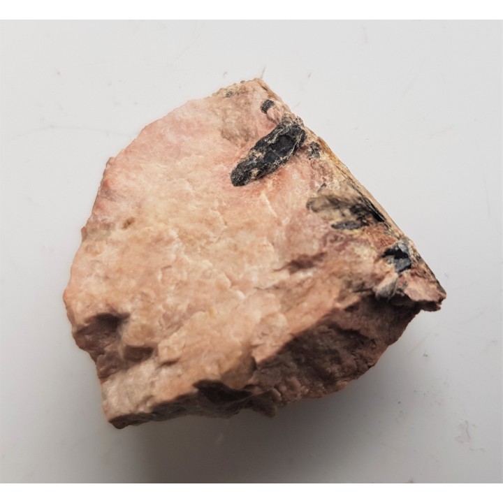 Fergusonit ze Skalnej Bramy k. Szklarskiej Poręby