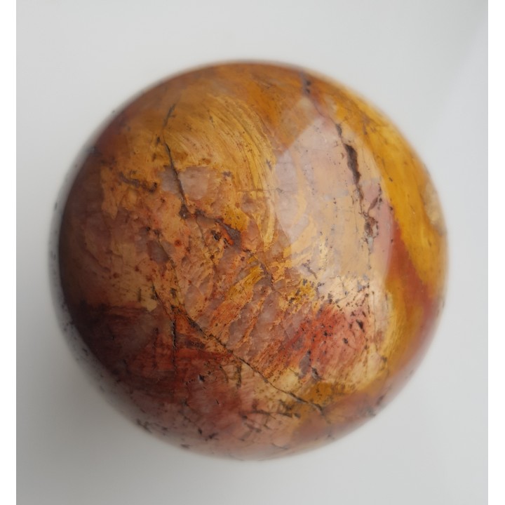 Kula z ozdobnej skały kwarcowo-serycytowej z okolic Żarowa