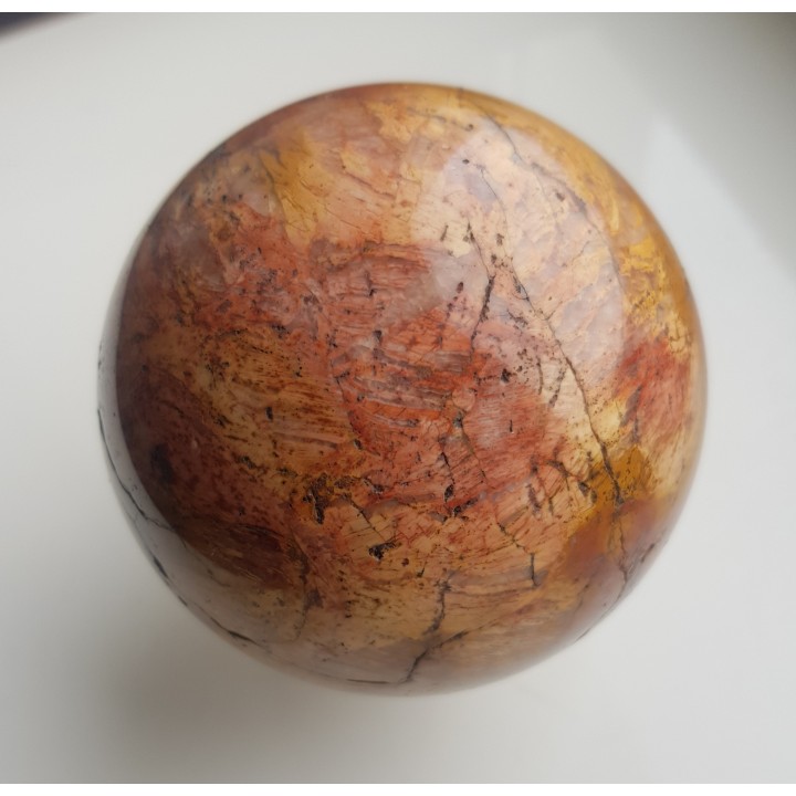 Kula z ozdobnej skały kwarcowo-serycytowej z okolic Żarowa