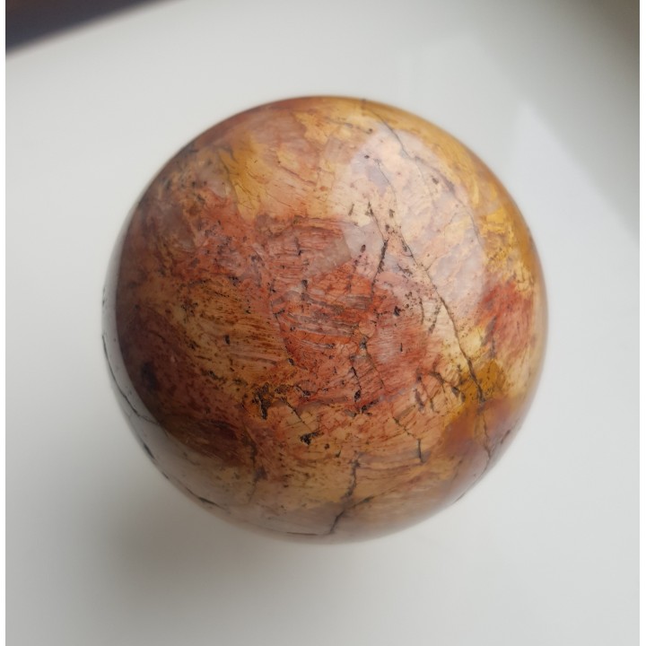 Kula z ozdobnej skały kwarcowo-serycytowej z okolic Żarowa