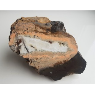 Różowy baryt z kamieniołomu Józefka w Górach Świętokrzyskich