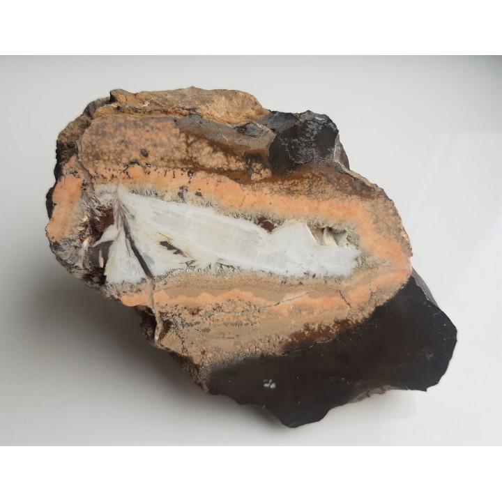 Różowy baryt z kamieniołomu Józefka w Górach Świętokrzyskich