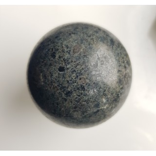 Kula polerowana z metadiabazu z Gór Kaczawskich