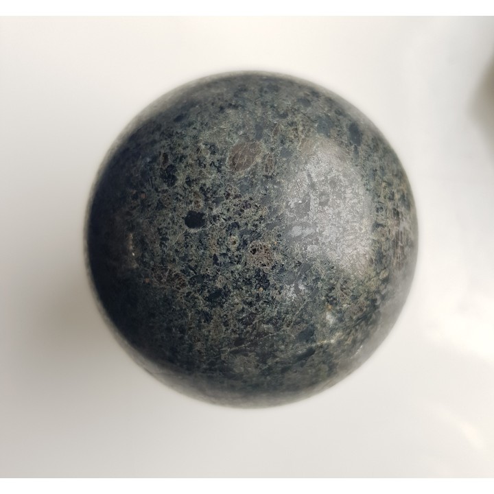 Kula polerowana z metadiabazu z Gór Kaczawskich