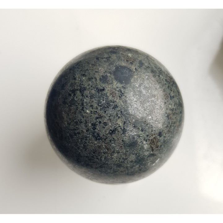 Kula polerowana z metadiabazu z Gór Kaczawskich
