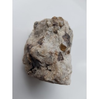 Cyrkon w pegmatycie z wiszniewitem (odmiana kankrynitu) z Wiszniewogorska na Uralu