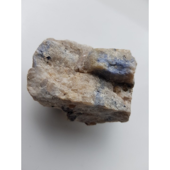 Cyrkon w pegmatycie z wiszniewitem (odmiana kankrynitu) z Wiszniewogorska na Uralu